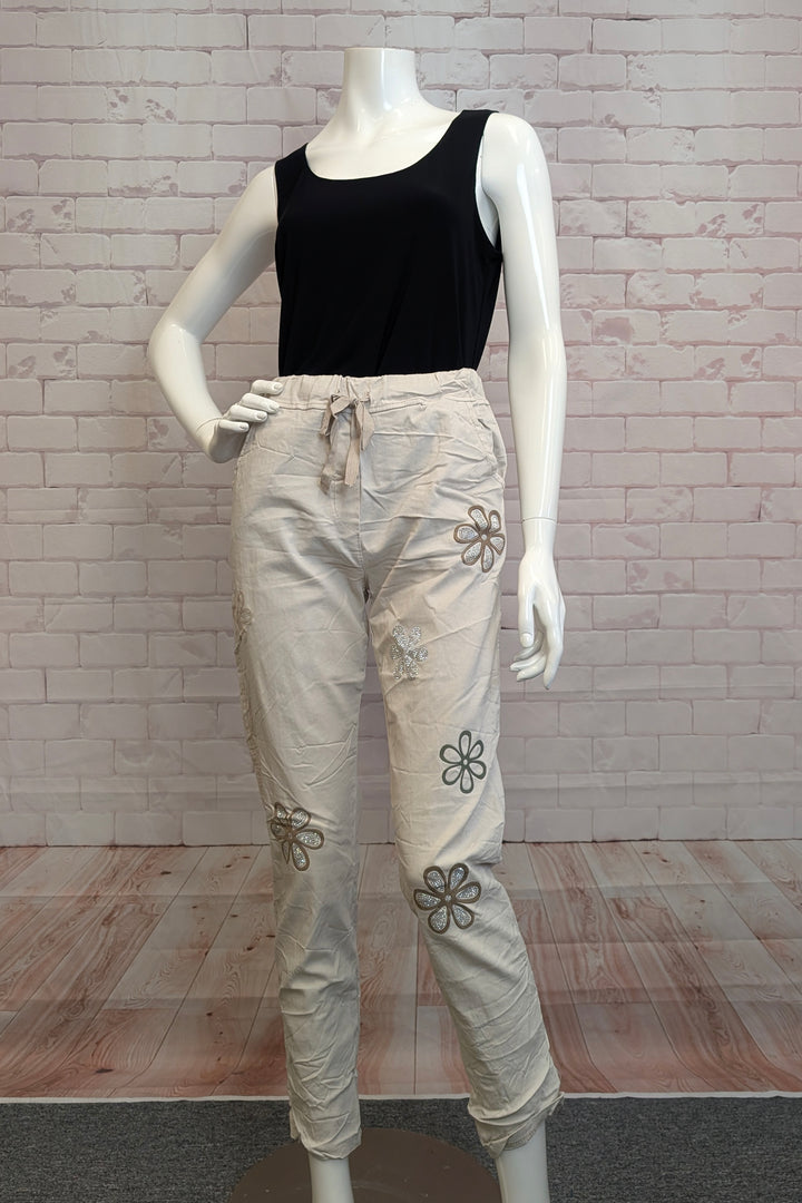 CRINKLE JOGGER WITH FLOWERS
