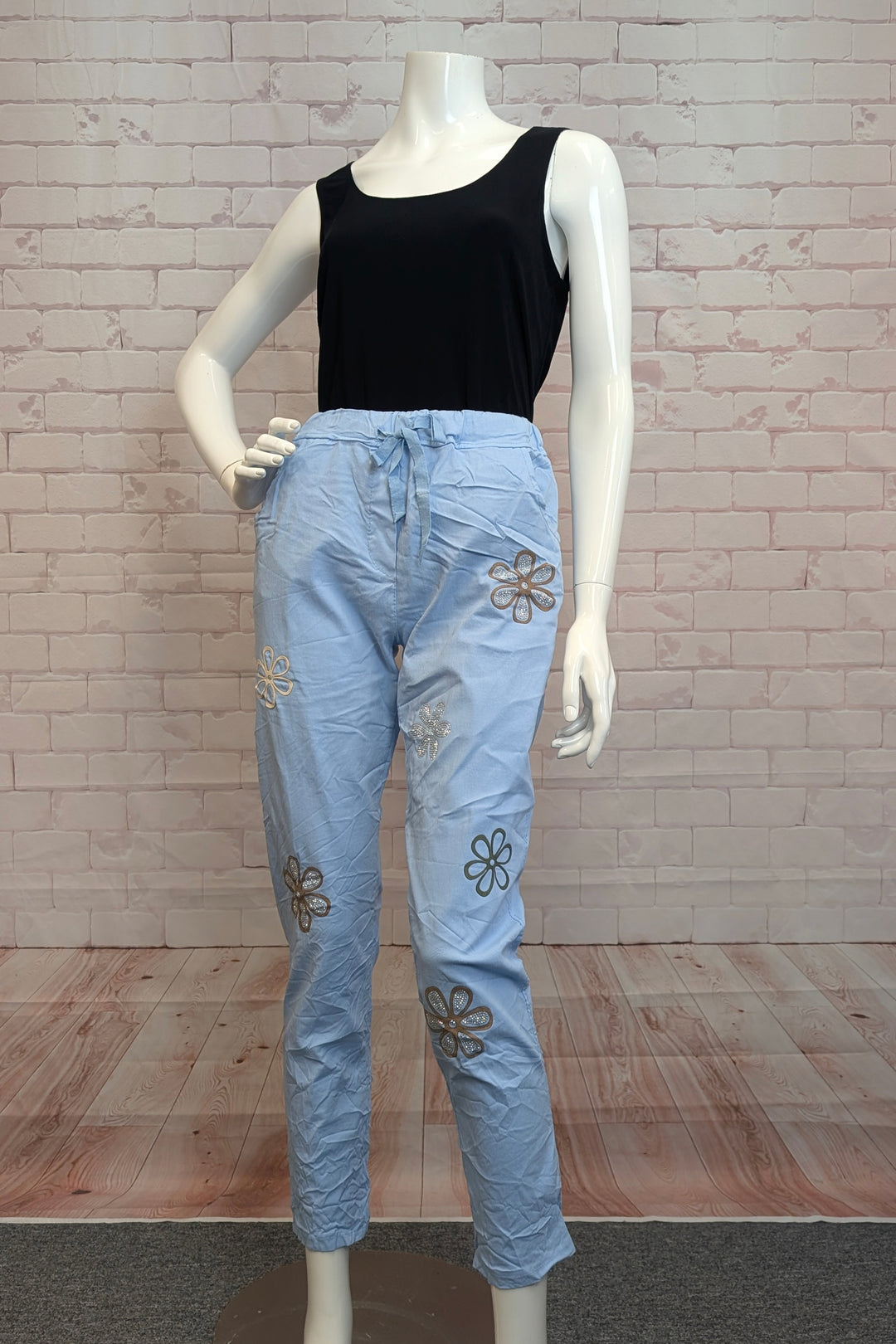 CRINKLE JOGGER WITH FLOWERS