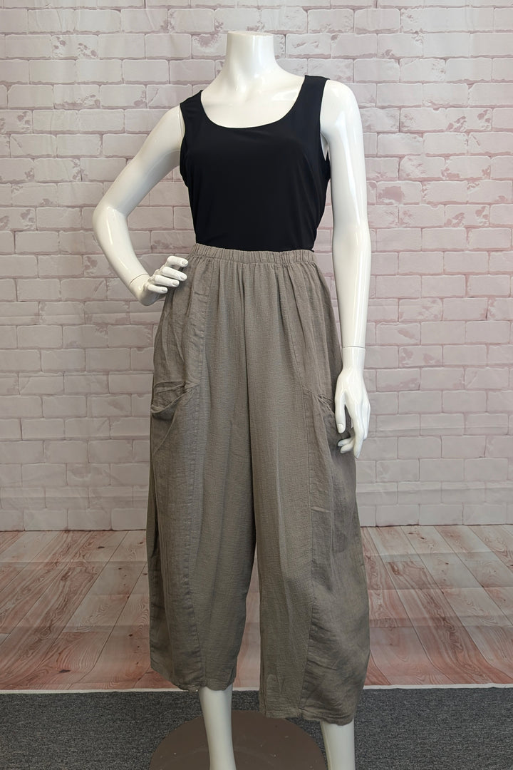 ETERN Spring 2025 The delightful cotton-linen blend keeps you cool while the elastic waist promises all-day comfort. Flaunt those fun contrast stitching panels and tuck your treasures into two handy front pockets.