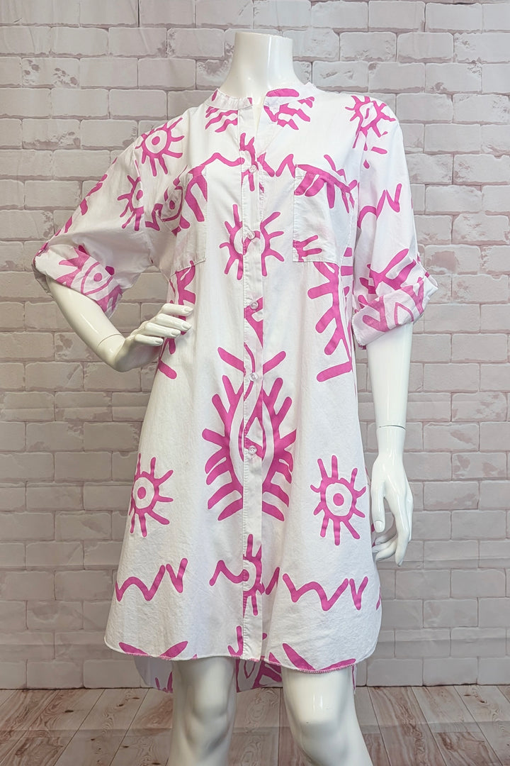 MARIE LA LUNE Spring 2025  Made of soft cotton with a neat abstract motif, this blouse doubles as a short dress and features two chest pockets, button sleeve cuffs and a tunic length. 