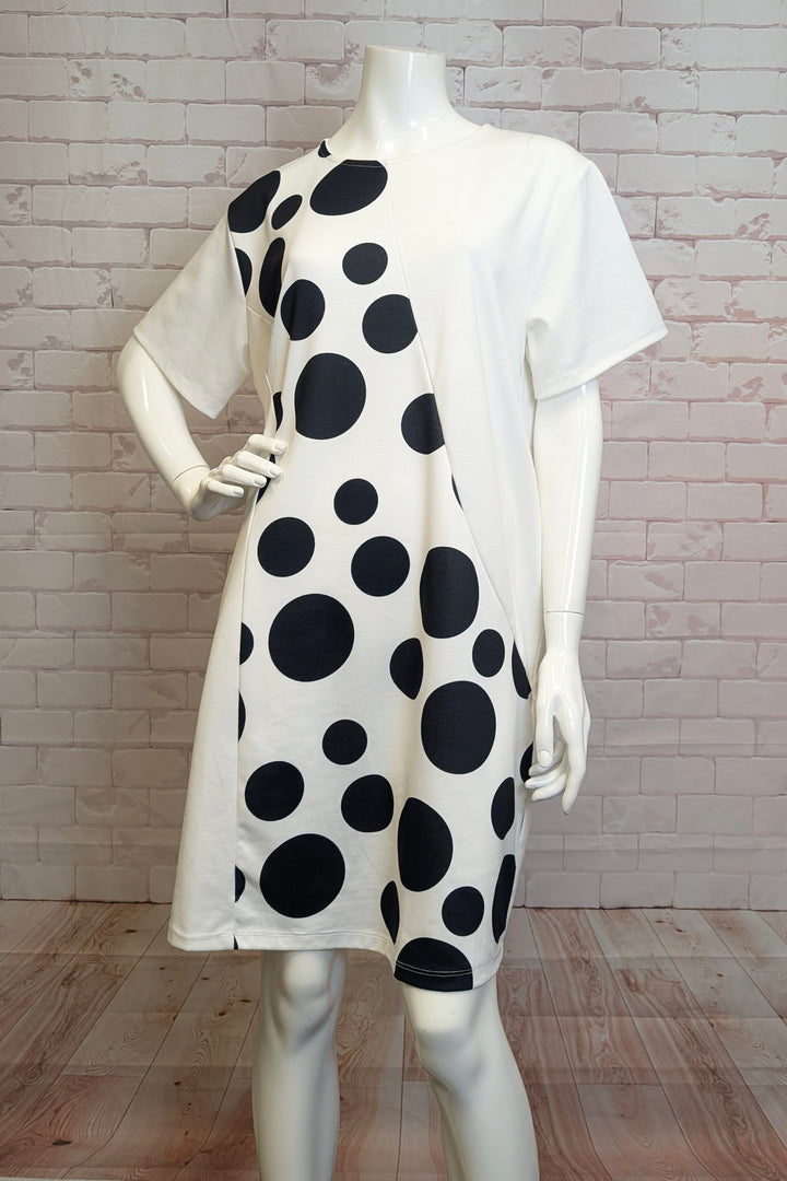 Etern Spring 2025 The bold contrast of black polka dots adds a fun and stylish touch, while the thick knit and double stitch cuffs and hemline ensure a solid and durable dress.