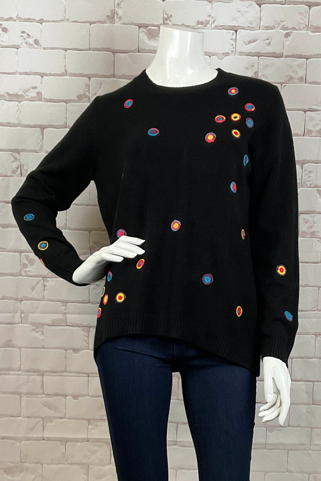 Parkhurst Fall 2024  With playful embroidered swirls, a relaxed fit and contrast ribbed details, this sweater adds a fun and casual touch to any outfit ths fall. 