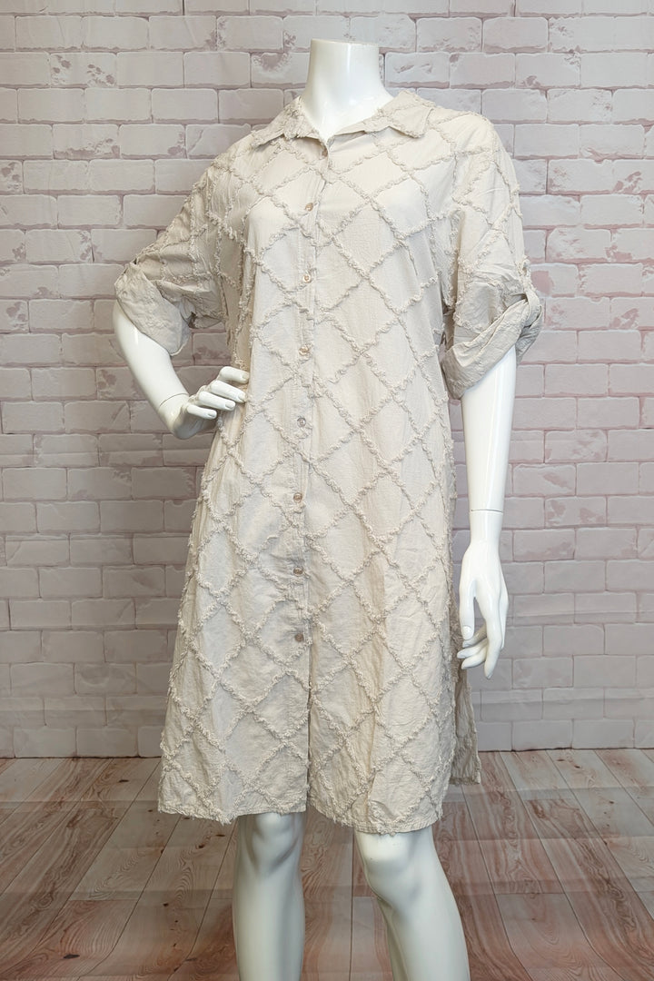ETERN Spring 2025 The lattice texture design adds a touch of unique charm, while the full front buttons and button cuff sleeves make it a practical choice. The side cut hems give this dress a playful twist.