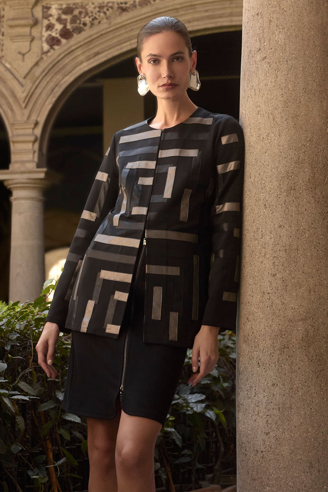 JOSEPH RIBKOFF Fall 2025 
This jacket showcases a bold two-tone pattern that commands attention. The collarless design and full-length straight sleeves create a sleek silhouette, while the refined hook and eye closure adds a touch of elegance.