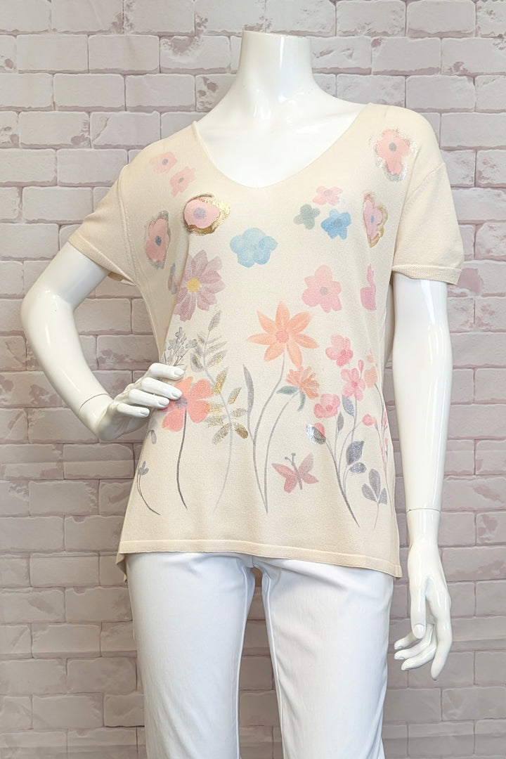 ETERN Spring 2025 The light ribbed short sleeves make it perfect for warmer days and it pairs effortlessly with jeans, capris, or shorts for an easy summer look.