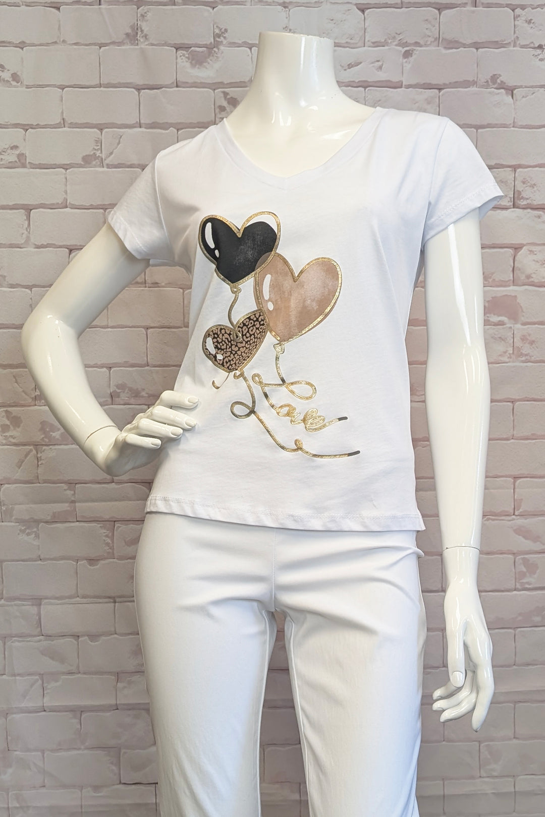 ETERN Spring 2025 Made with lightweight and durable cotton fabric, it features cute heart balloons on the front and a soft cut v-neck for a comfortable fit.